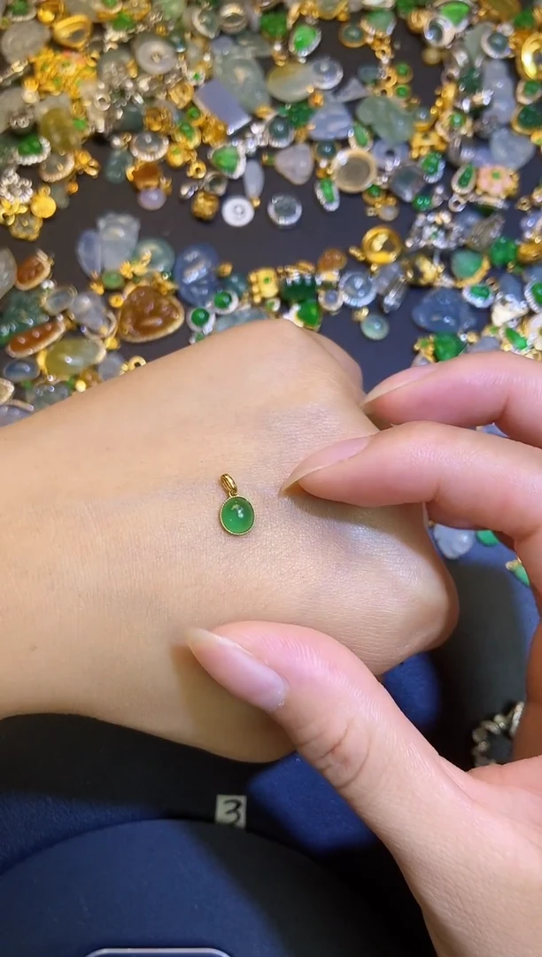 翡翠18K金镶嵌吊坠(不含链)天然A货翡翠