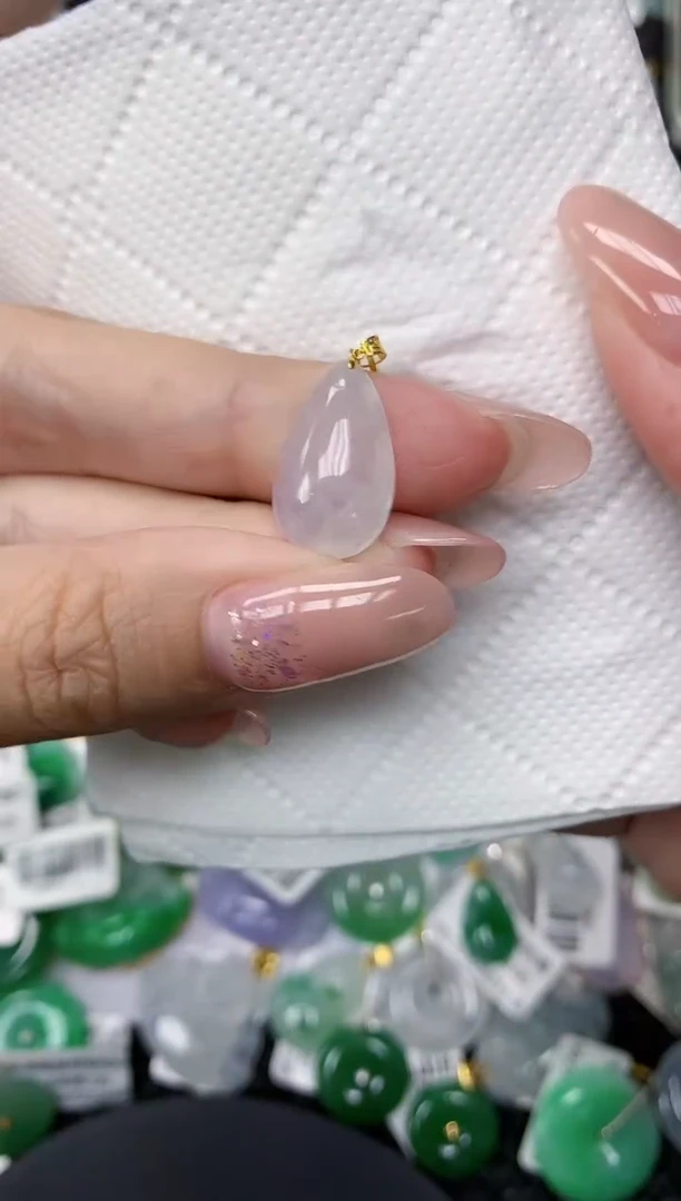 颈饰18K金镶嵌翡翠1111111111