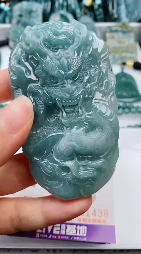 翡翠未镶嵌颈饰