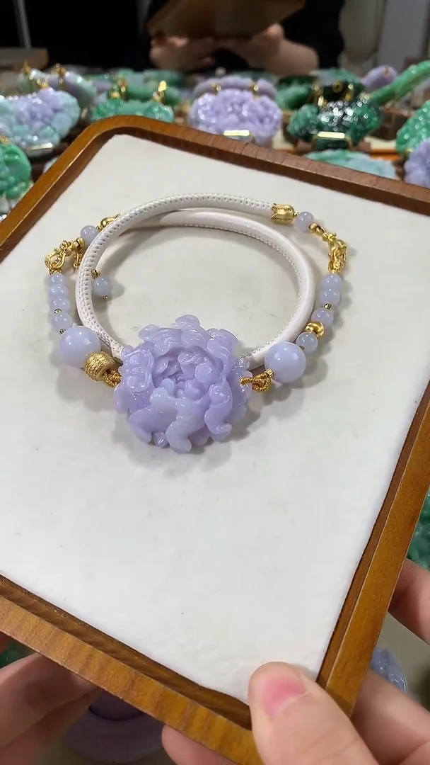 颈饰未镶嵌翡翠吊坠