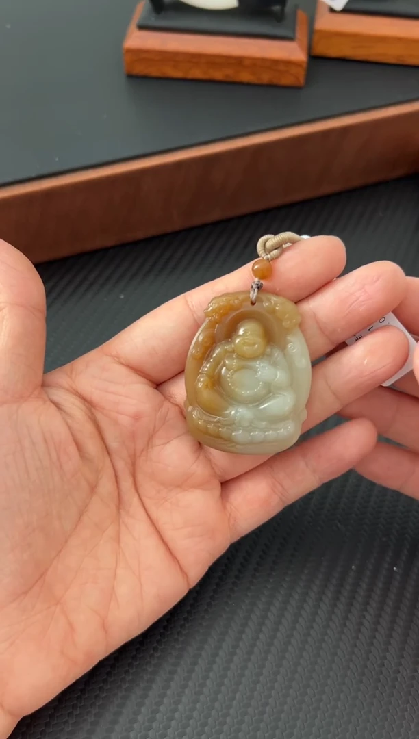吊坠(赠链)未镶嵌和田玉若羌微色差吊坠