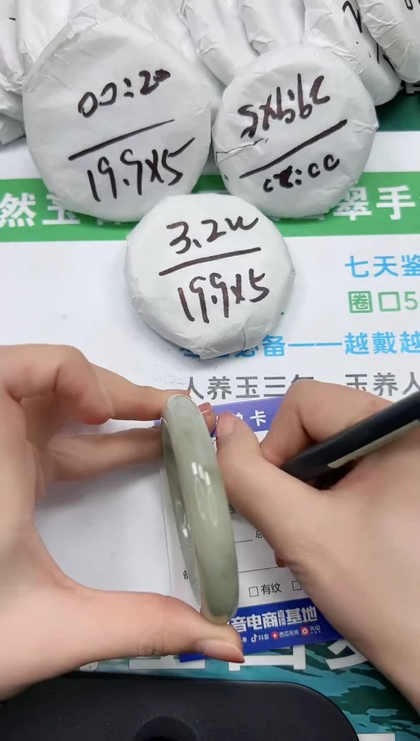 【闪购商品】石英质玉手镯未镶嵌k374-58
