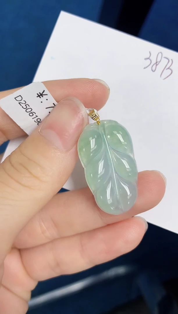 翡翠18K金镶嵌颈饰天然缅甸翡翠A货