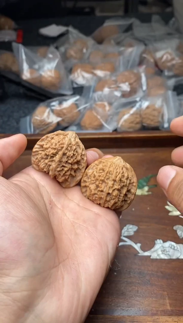 【闪购商品】文玩核桃把件A108号40尺满天星