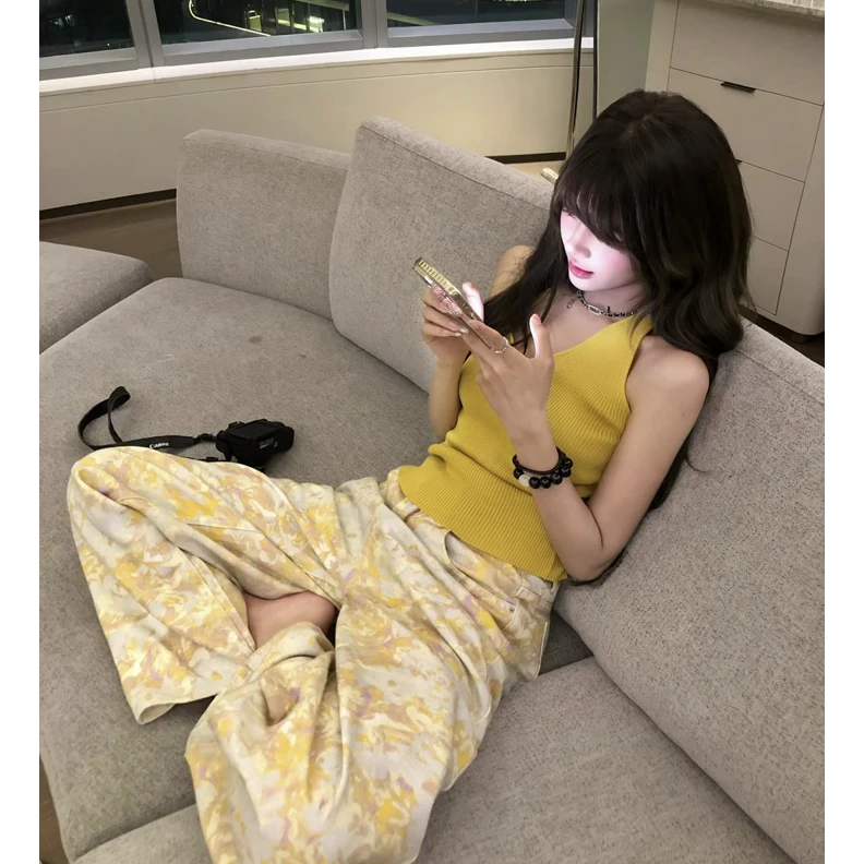 小众气质穿搭一整套女夏新款衣服黄色挂脖吊带扎染牛仔裤两件套装