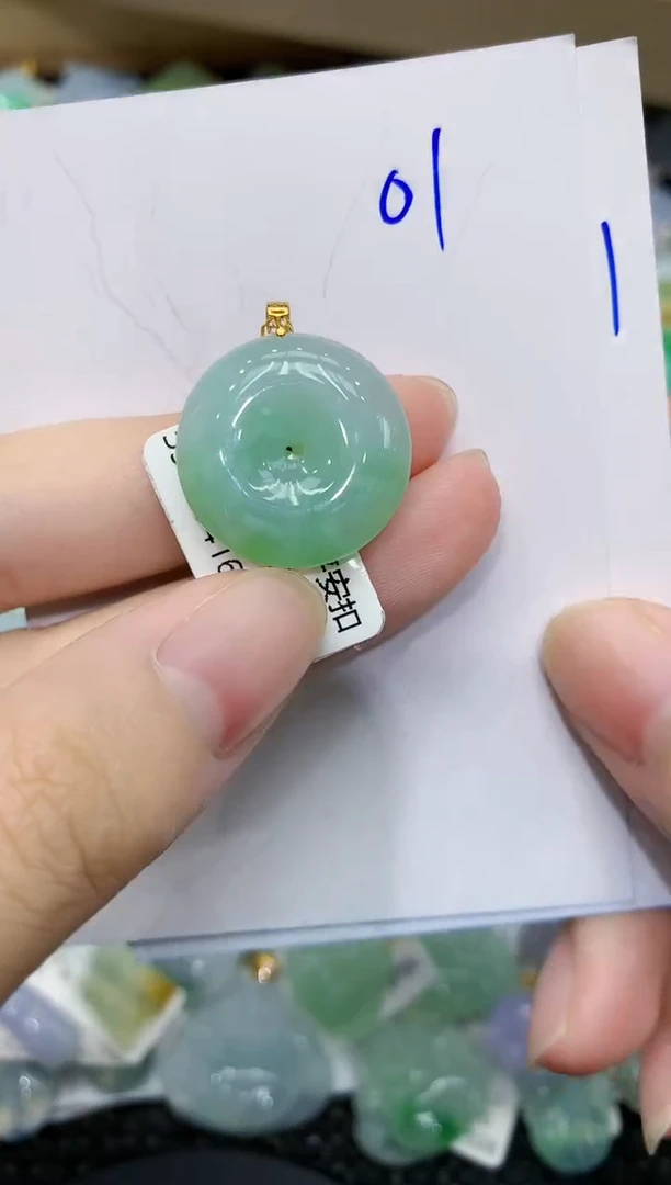 翡翠18K金镶嵌颈饰111111111