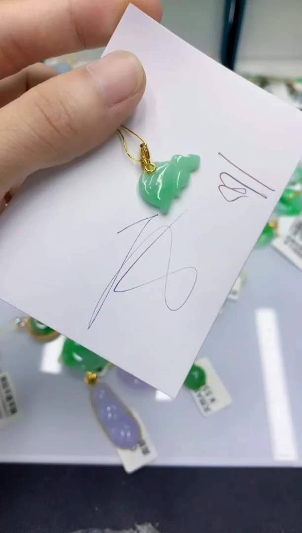 翡翠未镶嵌颈饰翡翠