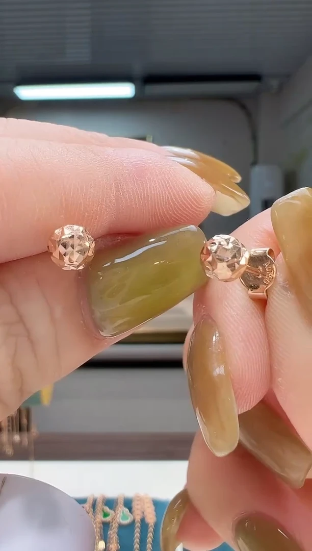 18K金耳饰镭射球球耳钉K红