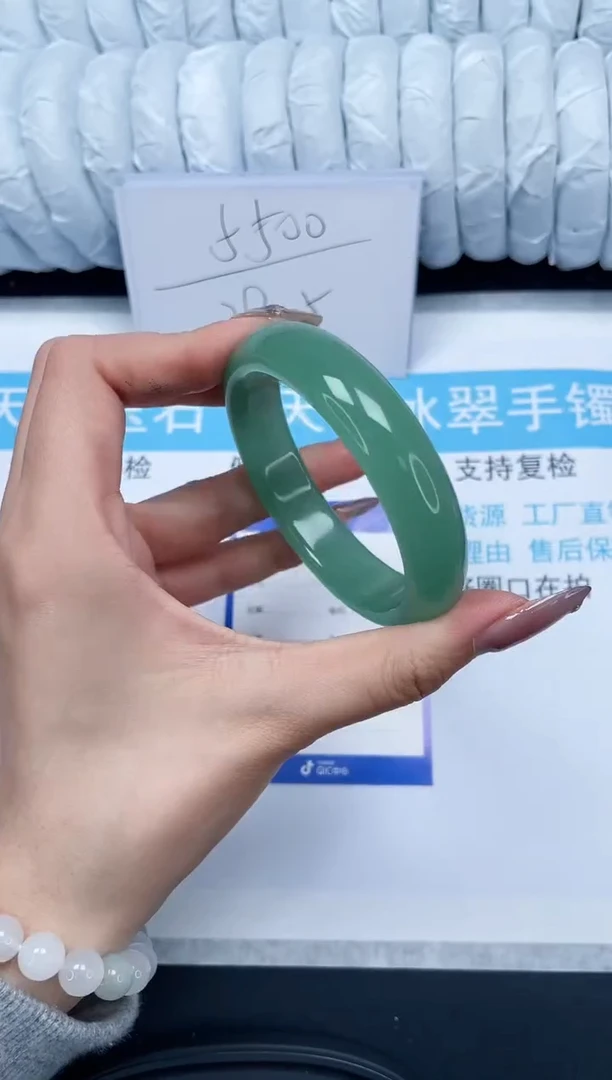【闪购商品】石英质玉手镯未镶嵌78-56.6