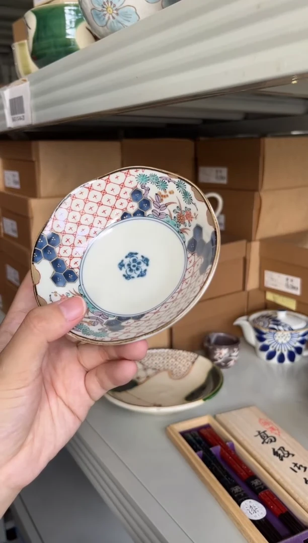 瓷片间取锦草花小碟