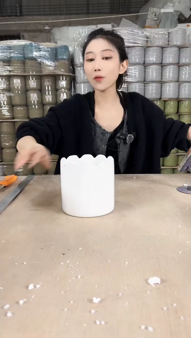 【闪购商品】陶瓷花口纯白色13x13