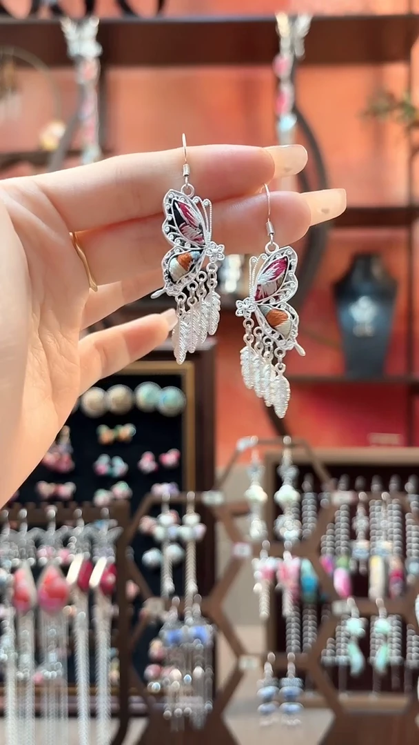 织绣云织谣民族风精美饰品   124