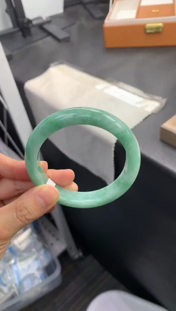 未镶嵌手镯翡翠退货需手镯吊牌标签完好