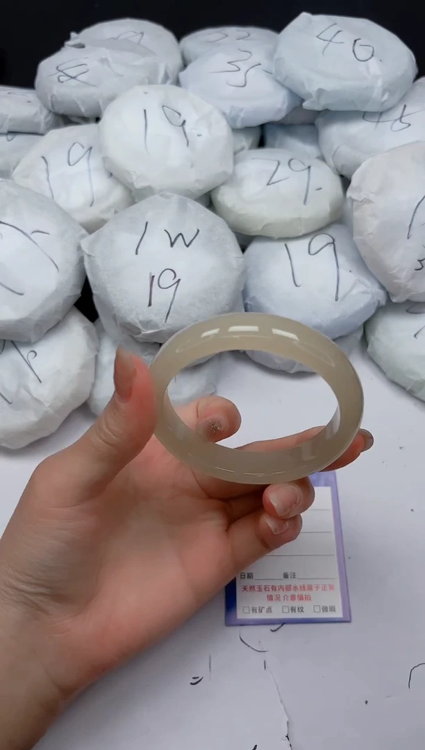 未镶嵌手镯石英质玉76/58.9