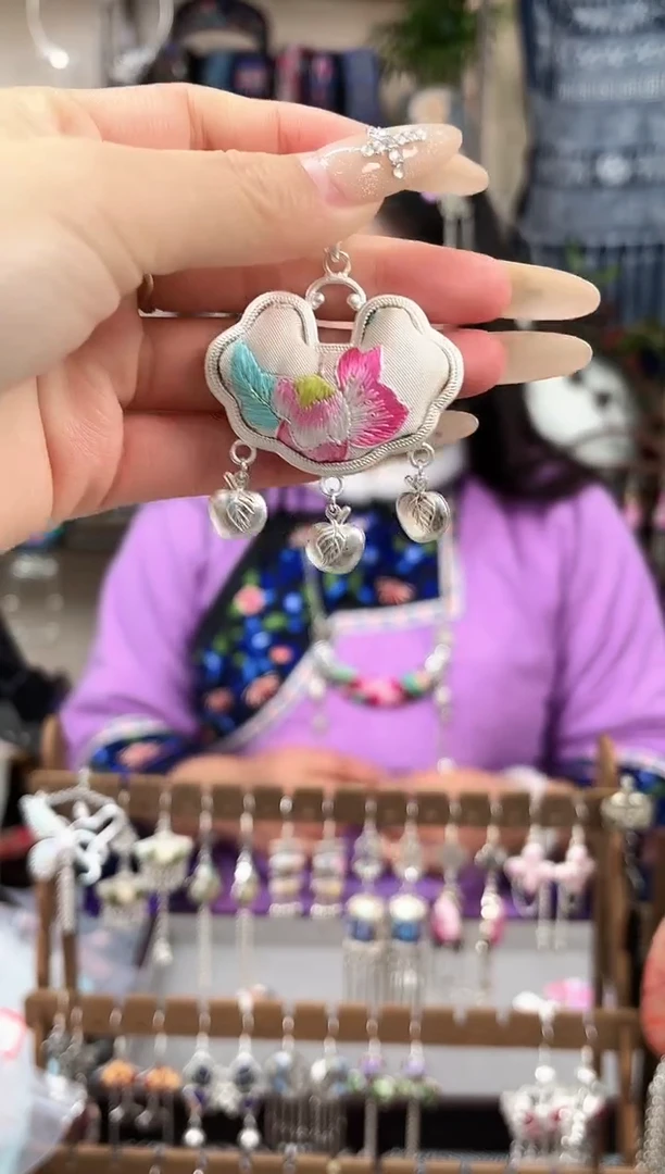 织绣民族风非遗老绣苗银饰品140