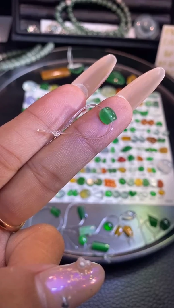 翡翠挂件未镶嵌珠子