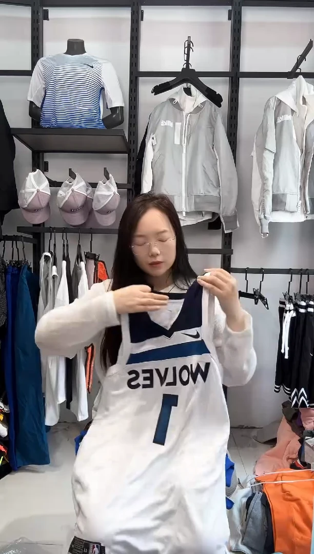 2324   编码  耐克卫衣服饰过款为准 尺码