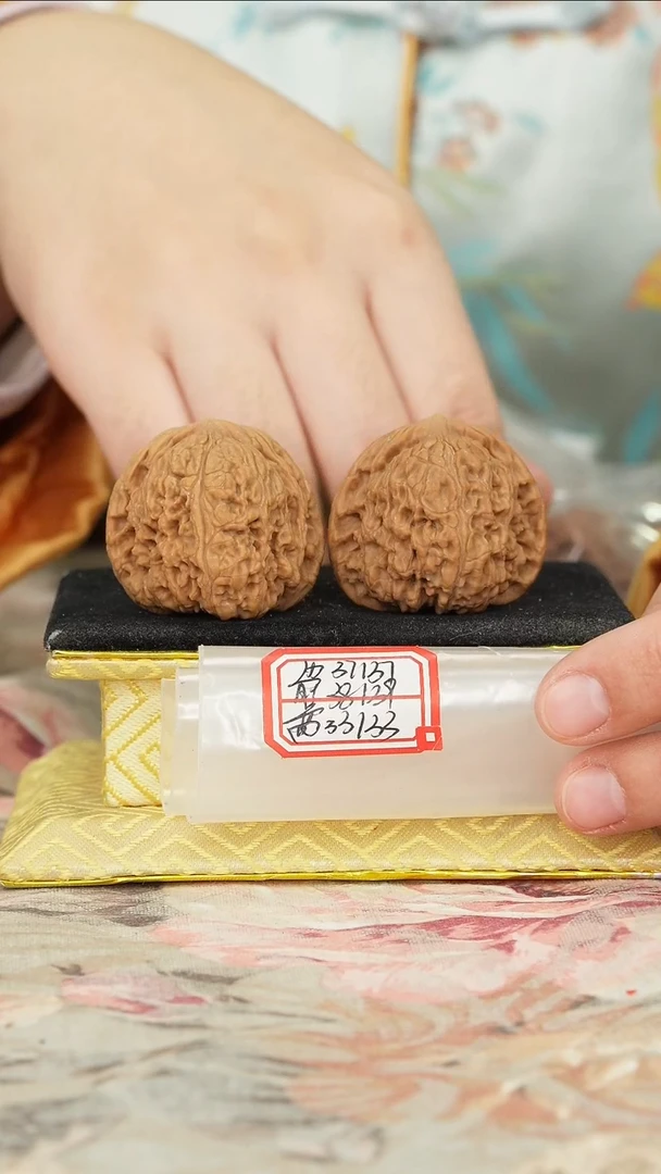 【闪购商品】文玩核桃把件赵喜满南将石