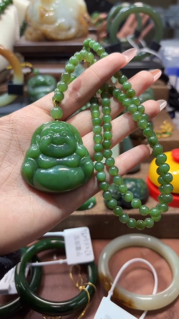 颈饰未镶嵌和田玉（碧玉）1