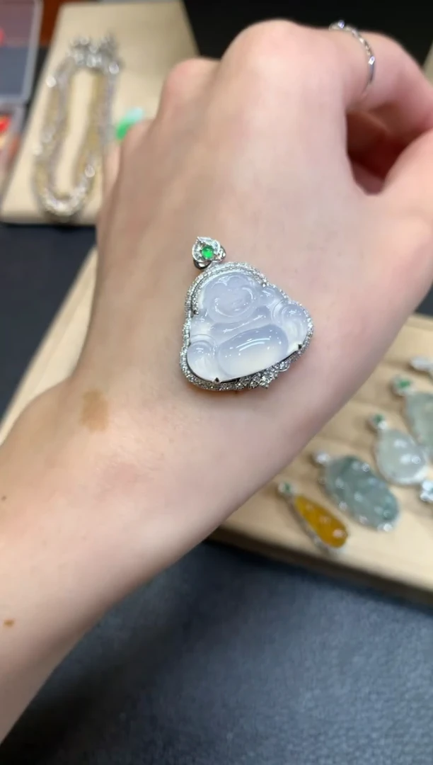 【闪购商品】翡翠颈饰18K金镶嵌佛公【无服务费】