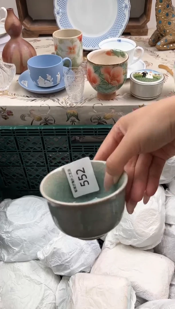 瓷片c****蘭H         552