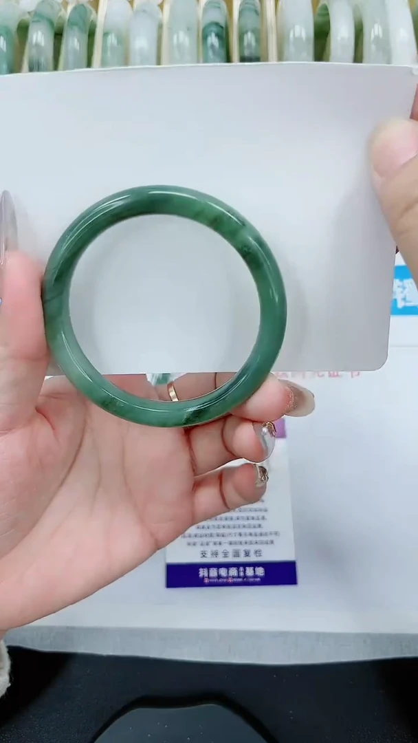 【闪购商品】石英质玉手镯未镶嵌52号/54-55圈