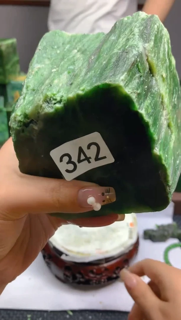 和田玉（碧玉）未镶嵌珠宝半成品342