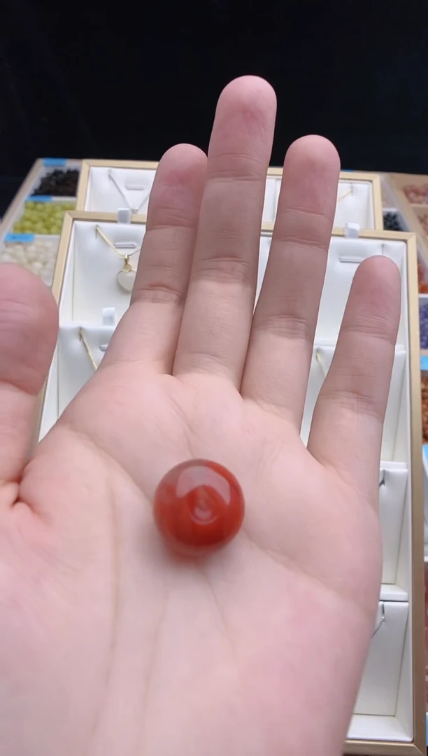 颈饰未镶嵌南红玛瑙（有瑕疵）南红平安扣