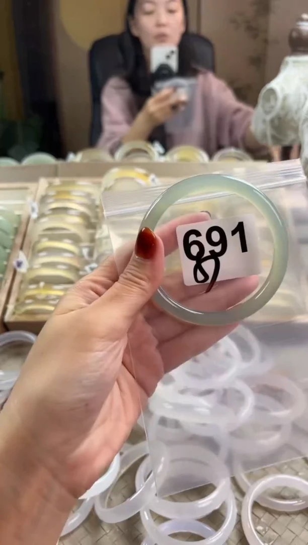 手镯玛瑙/玉髓未镶嵌691