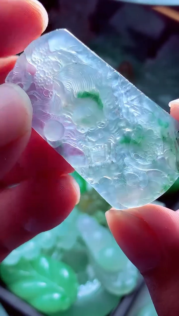 未镶嵌定制翡翠平***?翡翠毛货定制