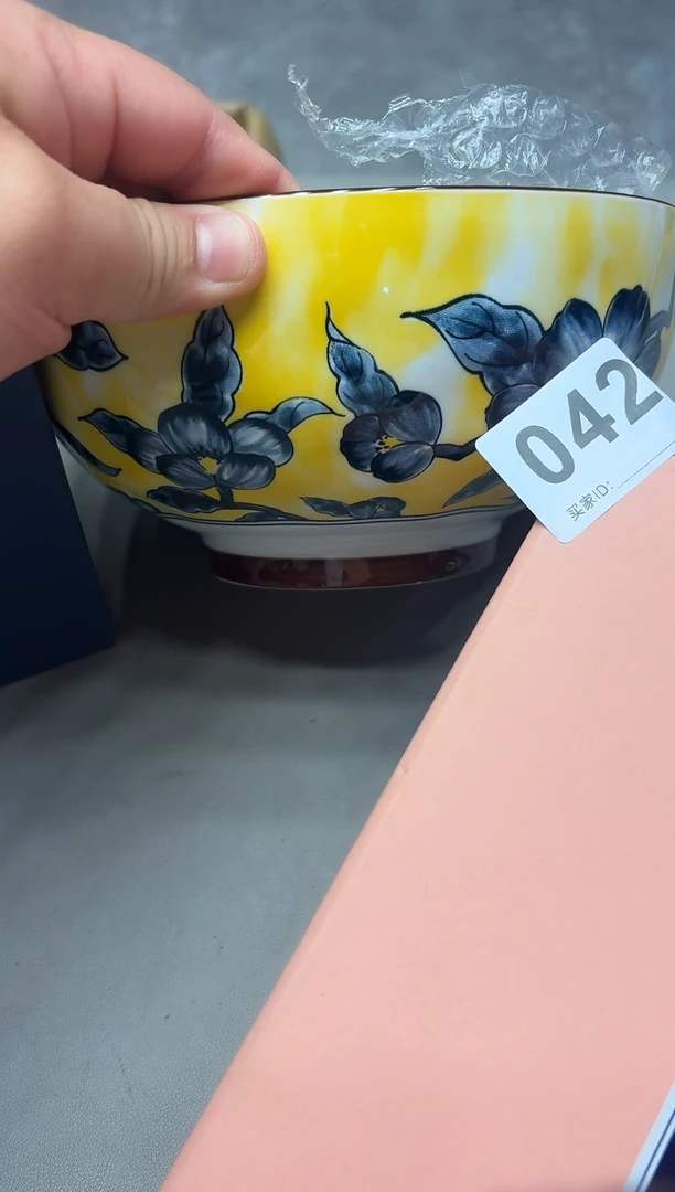 瓷器如图所示  精美器物