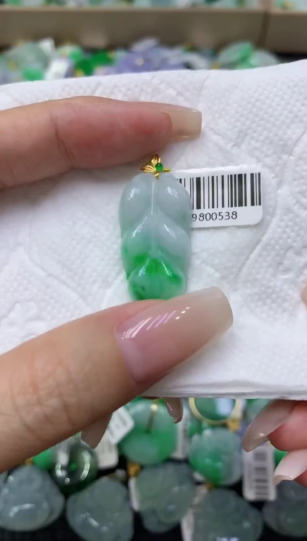 颈饰18K金镶嵌翡翠天然缅甸翡翠A货