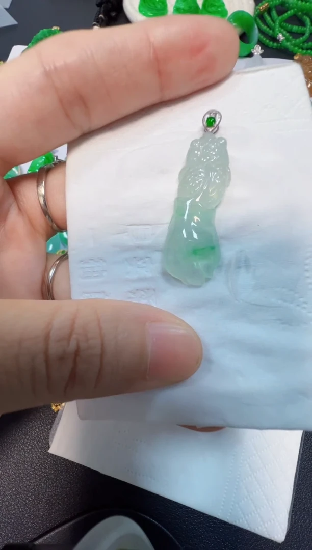 翡翠18K金镶嵌吊坠(不含链)900