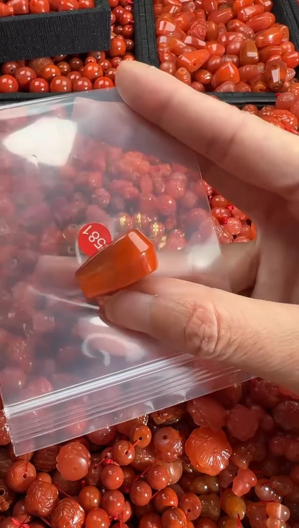 【闪购商品】南红玛瑙颈饰未镶嵌1