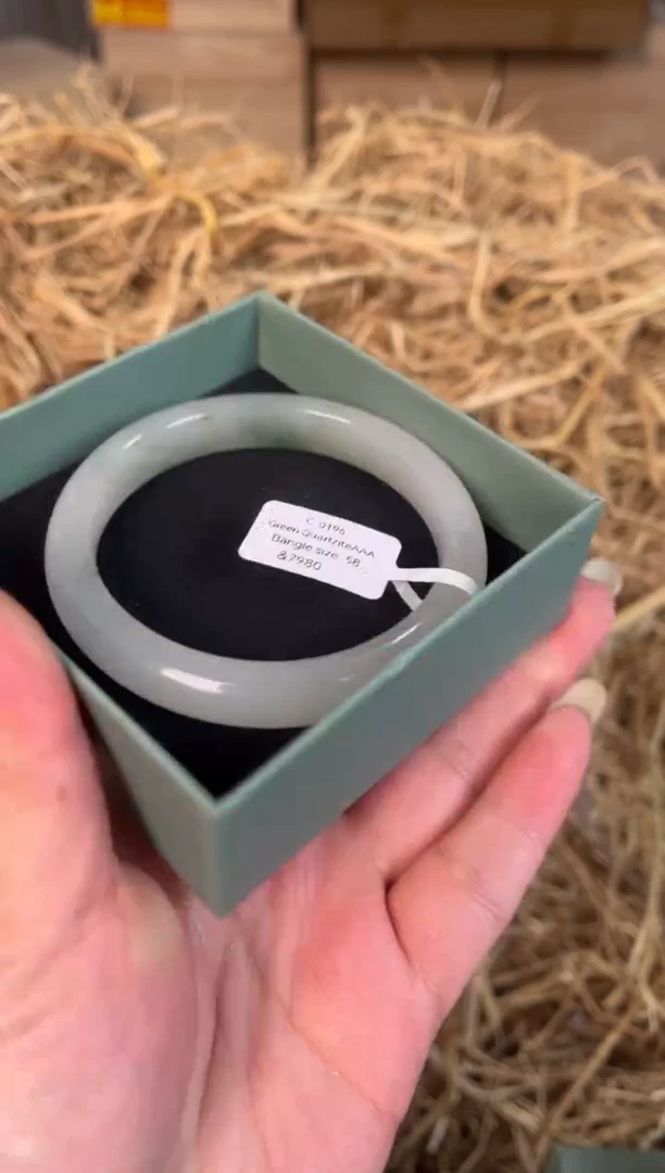 未镶嵌手镯石英质玉C-0196