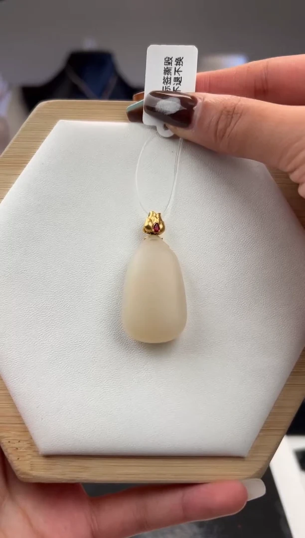 吊坠(不含链)18K金镶嵌和田玉1980