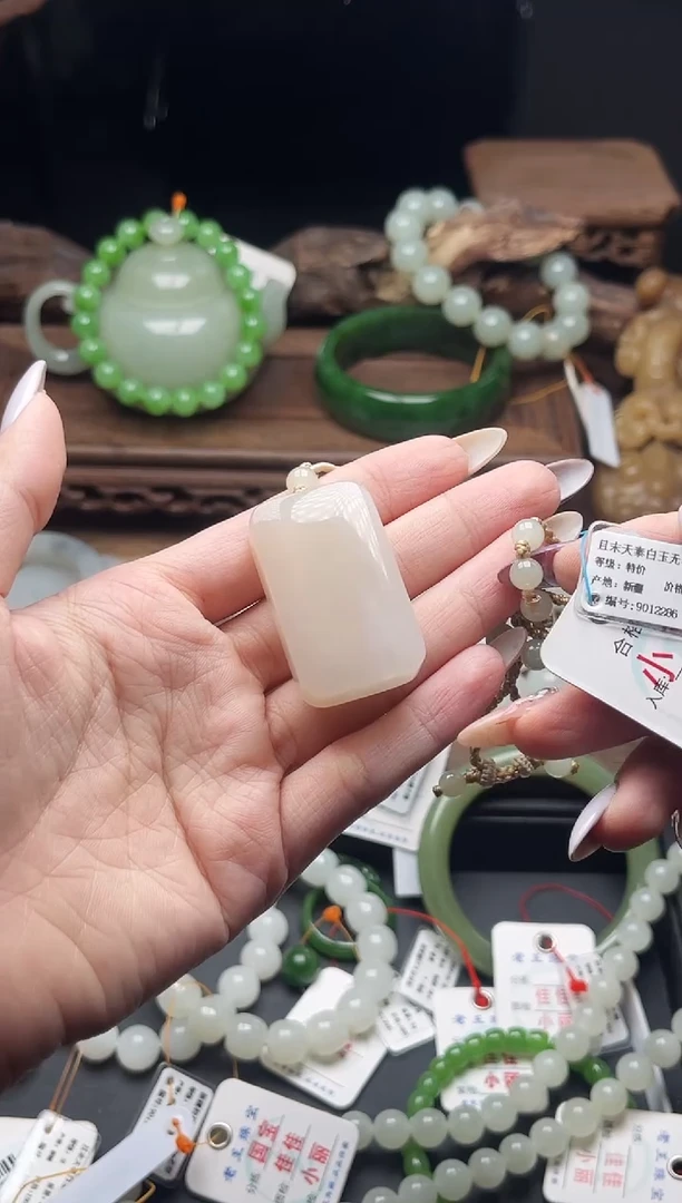 吊坠(不含链)未镶嵌和田玉J**e天泰白玉 无事牌 9012286小暗裂