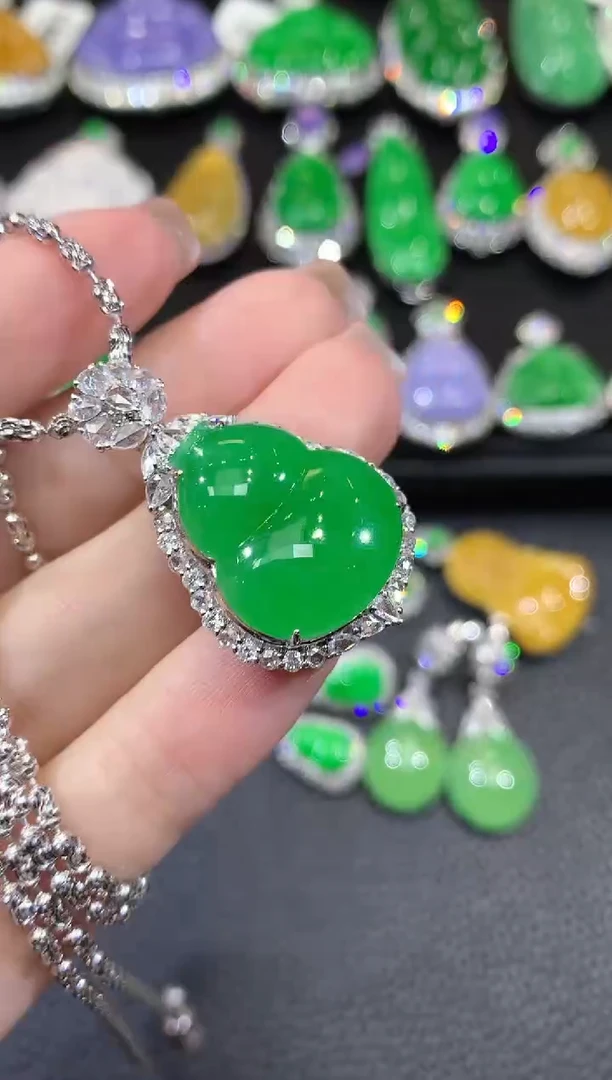 吊坠(不含链)18K金镶嵌翡翠C92