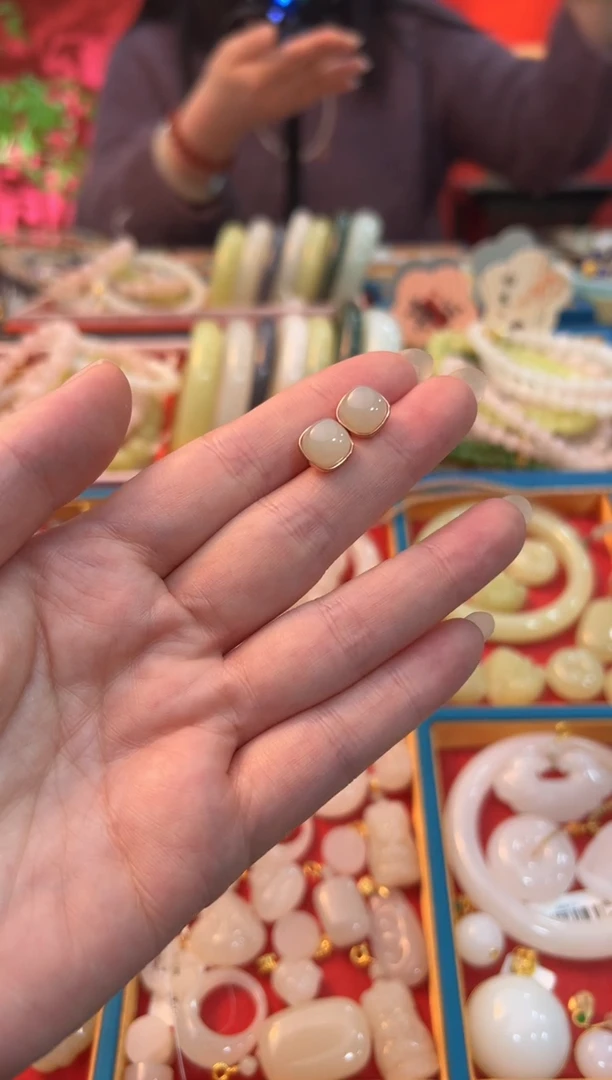 【闪购商品】和田玉耳饰银S925镶嵌藕粉方糖耳钉