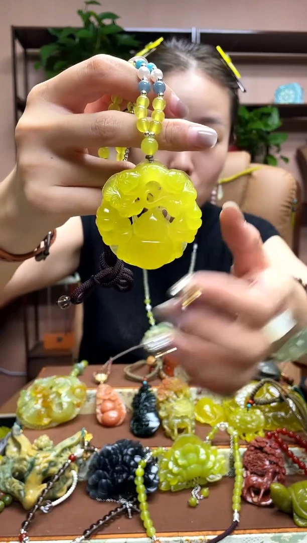 未镶嵌岫玉颈饰·