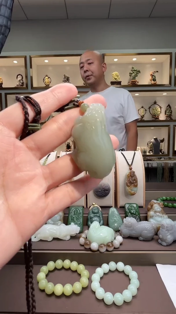 颈饰未镶嵌和田玉苏