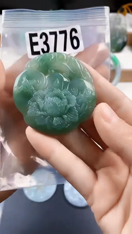 颈饰未镶嵌翡翠天然翡翠吊坠挂件