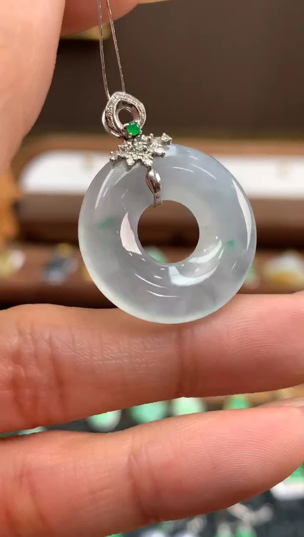 【闪购商品】翡翠颈饰18K金镶嵌甜甜圈
