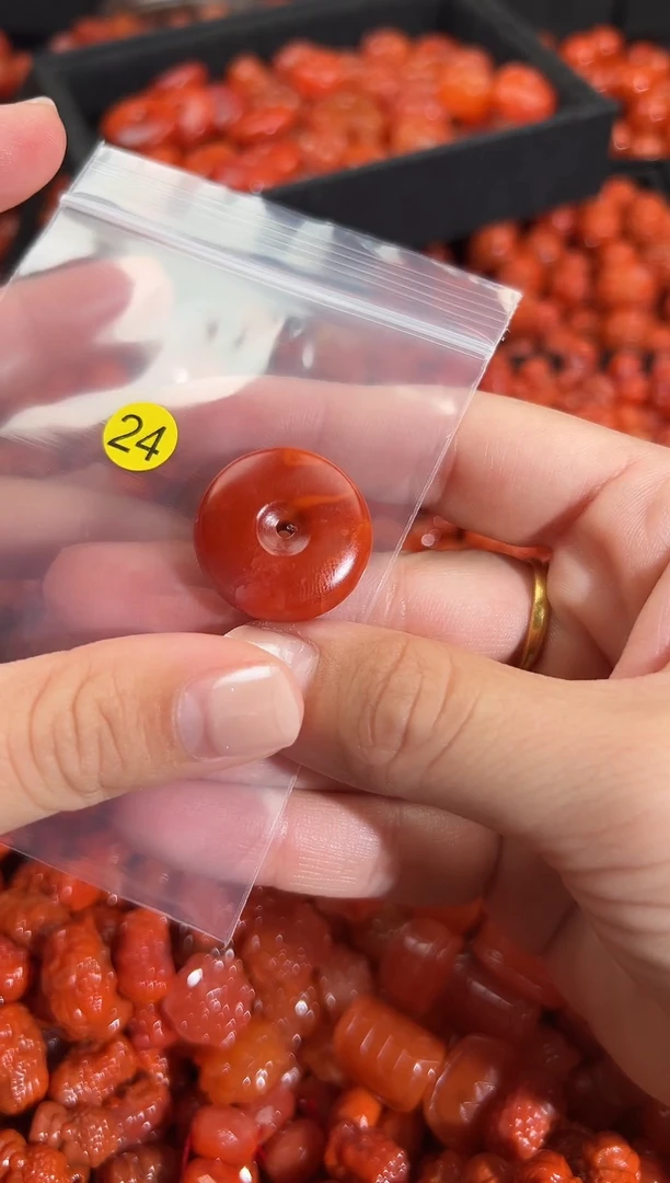 颈饰未镶嵌南红玛瑙1