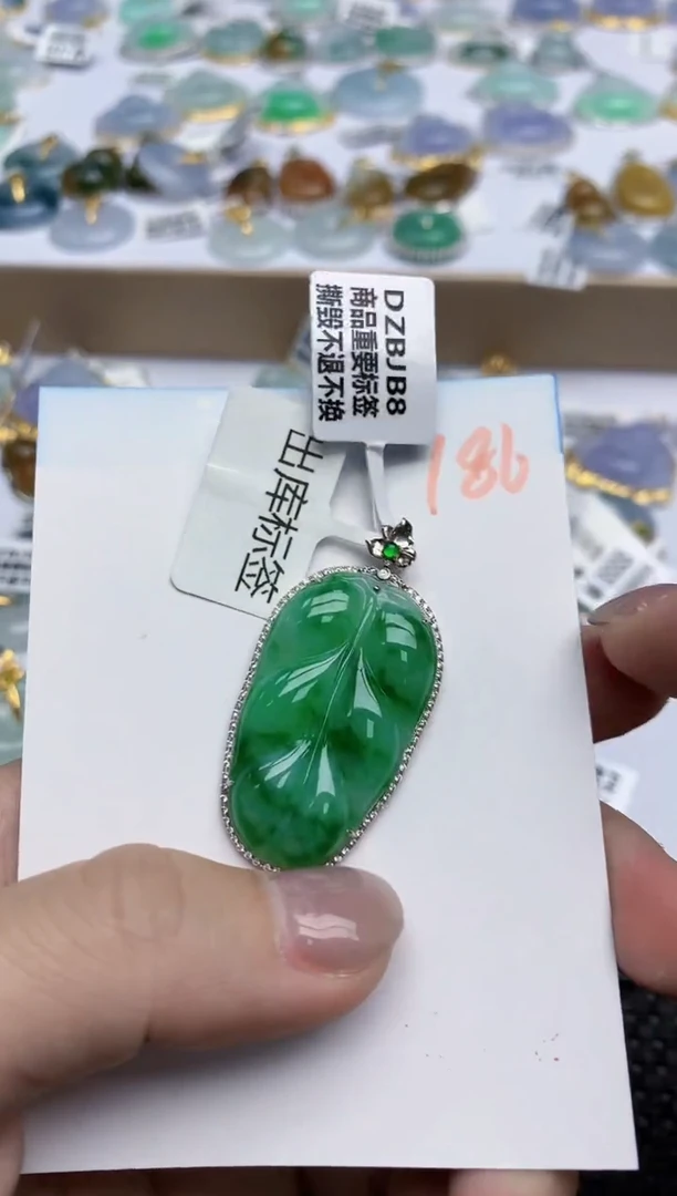 【闪购商品】翡翠颈饰18K金镶嵌天然翡翠A货