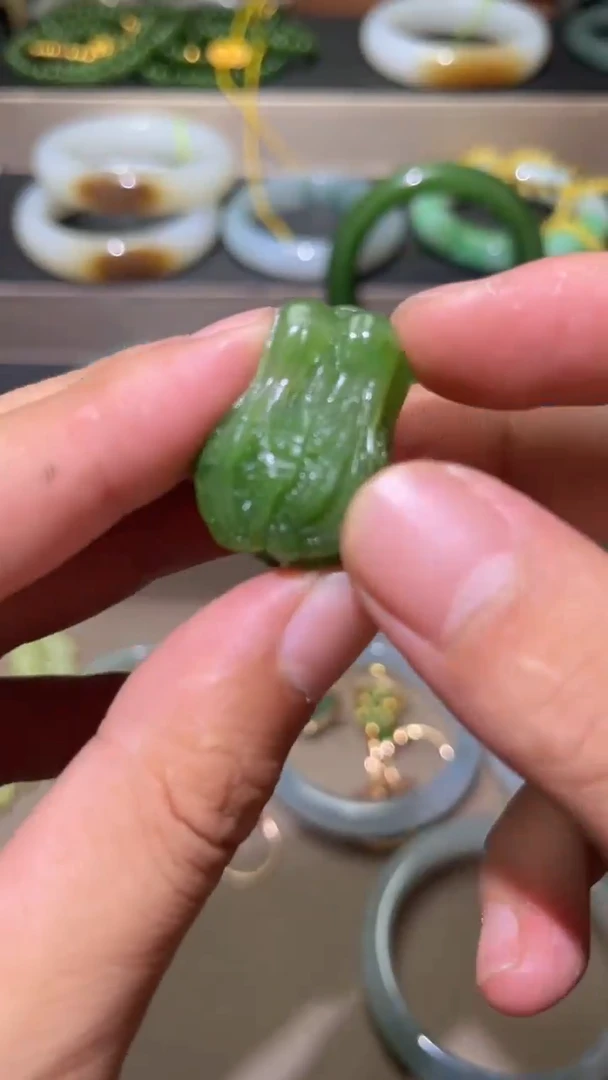 和田玉未镶嵌颈饰颈饰
