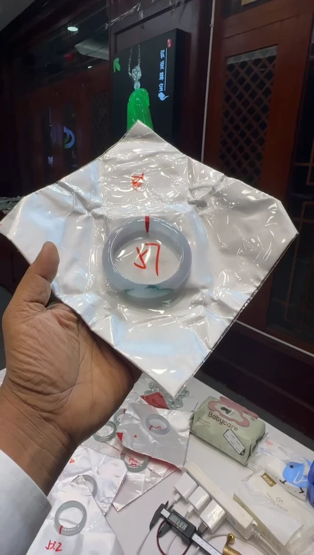未镶嵌手镯翡翠玛**卡手镯