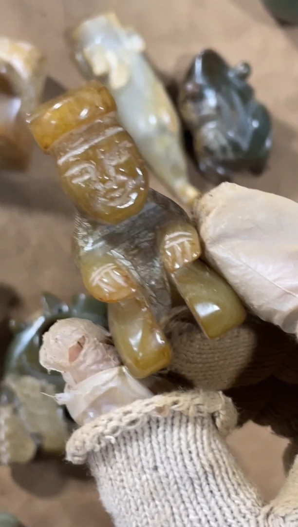 未镶嵌和田玉挂件和田玉未镶嵌挂件