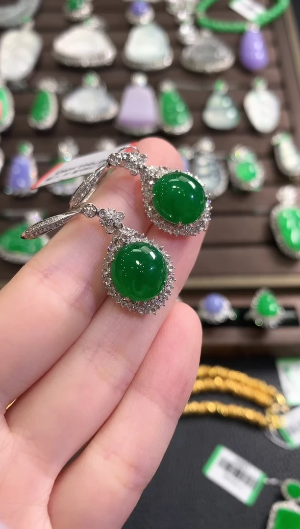 18K金镶嵌翡翠耳饰 秋日珠宝E81