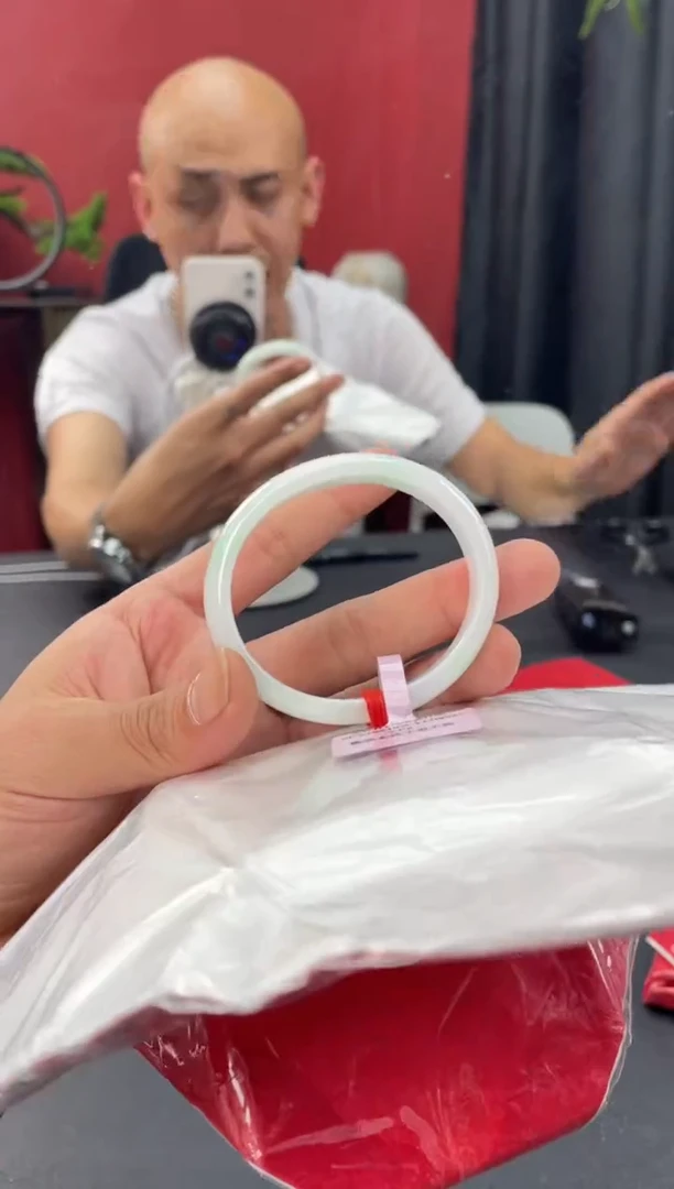 未镶嵌手镯（贵妃镯）翡翠翡翠手镯（微瑕）12